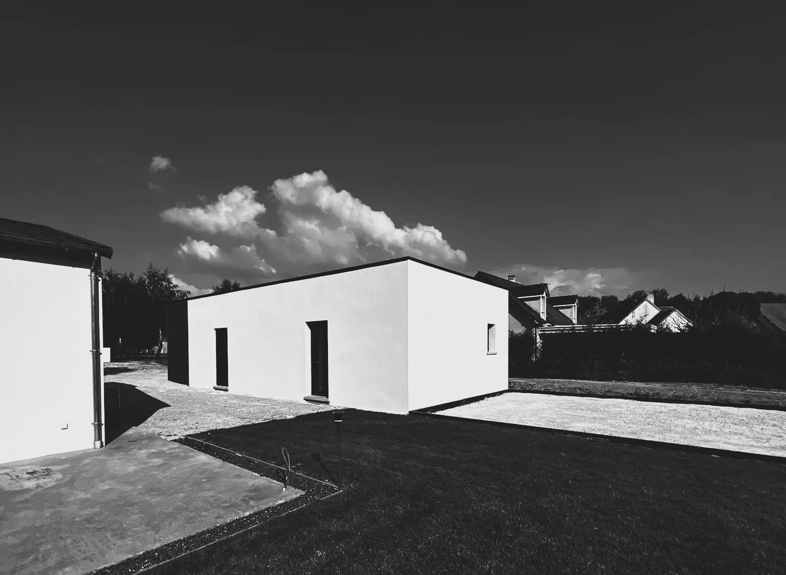 Maison contemporaine au toit plat dont SMC Bat a réalisé le gros œuvre, dans la Marne